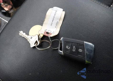 2021 Volkswagen Atlas Cross Sport 2.0T Se z USA, uszkodzony, nr VIN 1V2LC2CA0MC230256